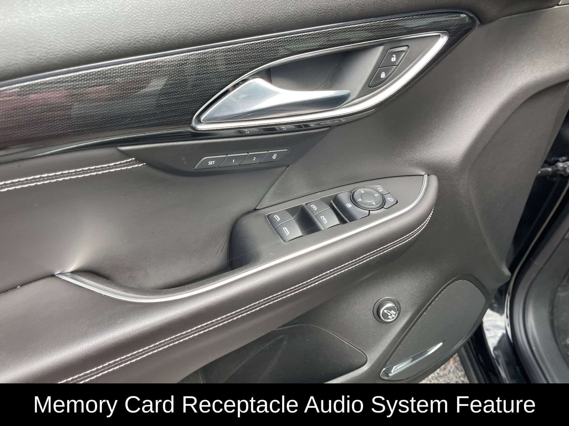 Used 2021 Buick Envision Essence w/ Technology Package I AWD/4WD image 12