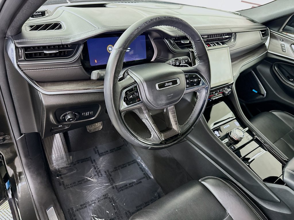 Used 2023 Jeep Grand Cherokee Overland w/ Adv Protech Group III AWD/4WD image 21