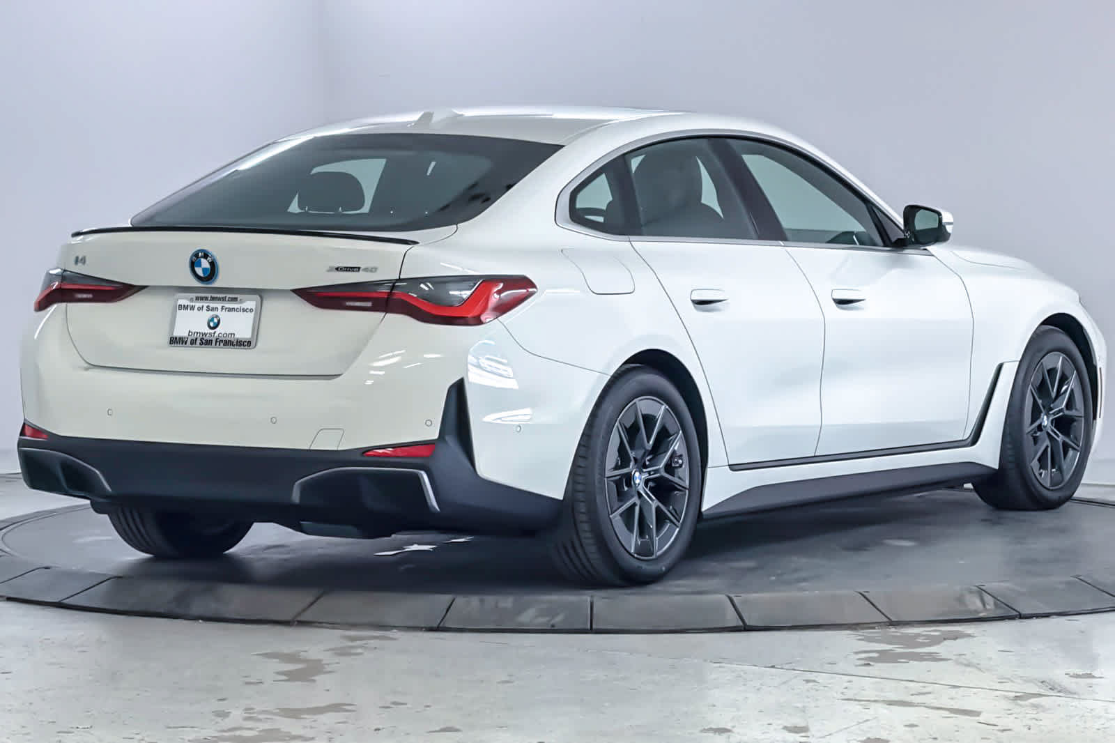 Used 2025 BMW i4 xDrive40i w/ Premium Package AWD/4WD image 2