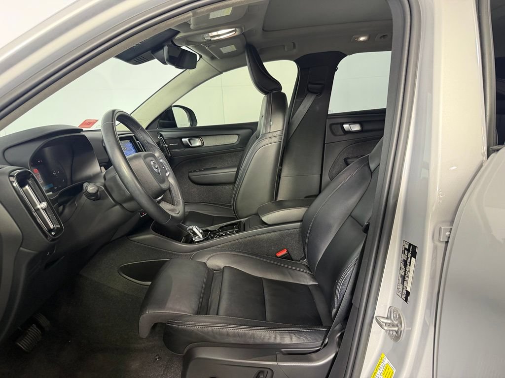 Used 2023 Volvo XC40 B5 Plus w/ Climate Package AWD/4WD image 24