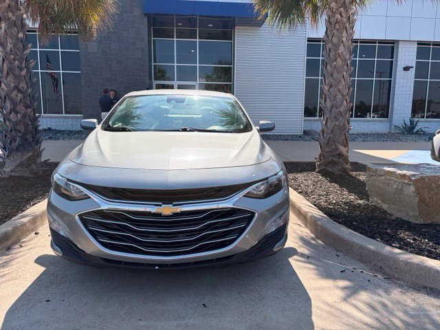 Used 2024 Chevrolet Malibu LT FWD image 2