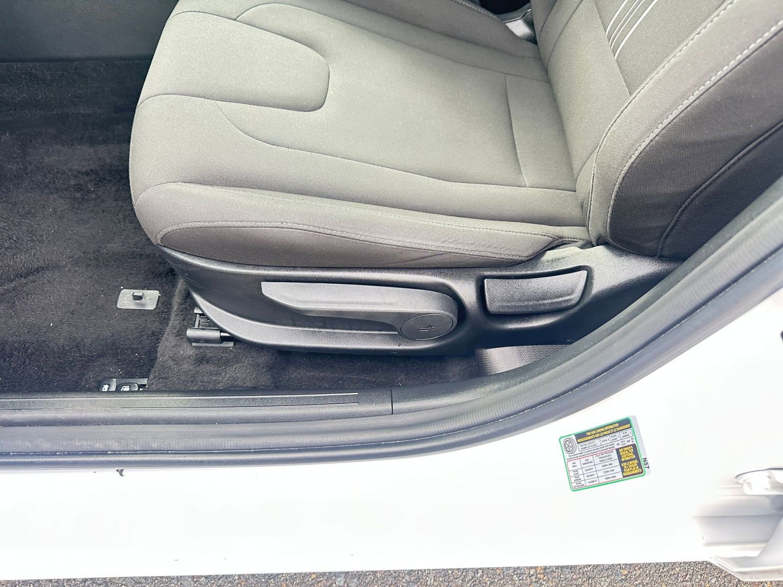 Used 2025 Hyundai Elantra SEL image 25