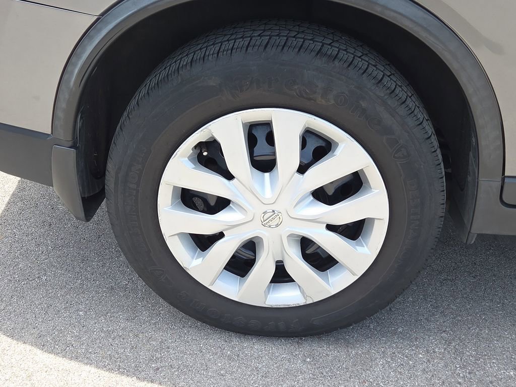 Used 2016 Nissan Rogue S w/ Appearance Package FWD image 5
