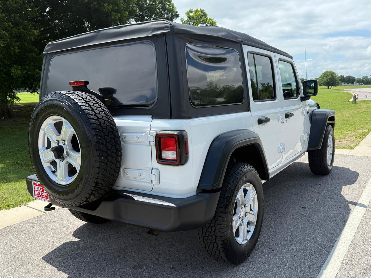 Used 2018 Jeep Wrangler Unlimited Sport S AWD/4WD image 10