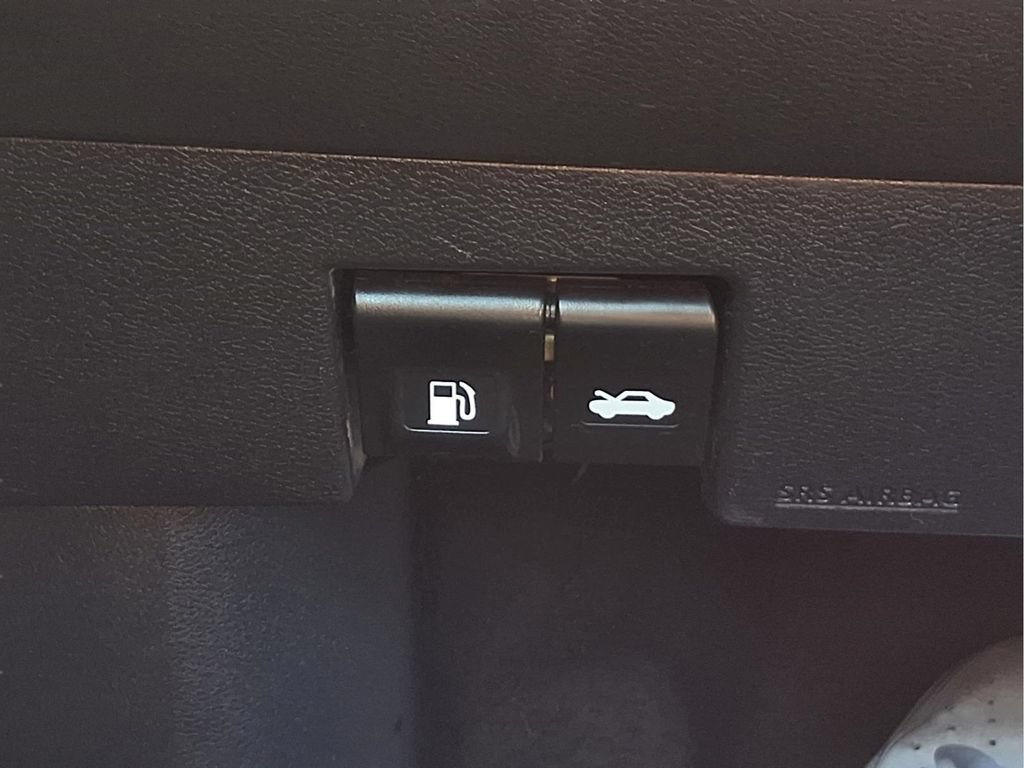 Used 2021 Nissan Versa SV FWD image 11