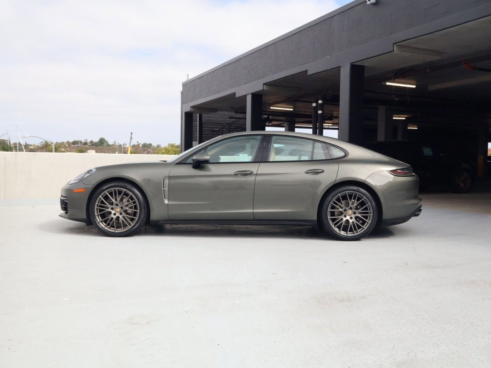 Certified 2023 Porsche Panamera 4 AWD/4WD image 2