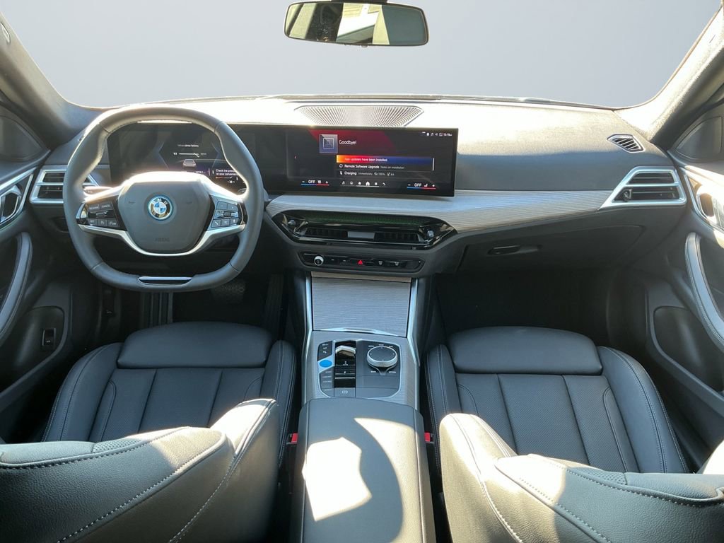 Used 2025 BMW i4 eDrive40 image 12