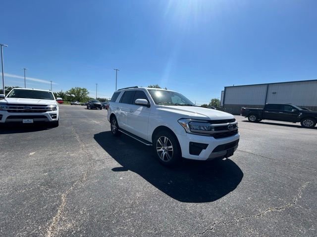 Used 2023 Ford Expedition XLT RWD image 2
