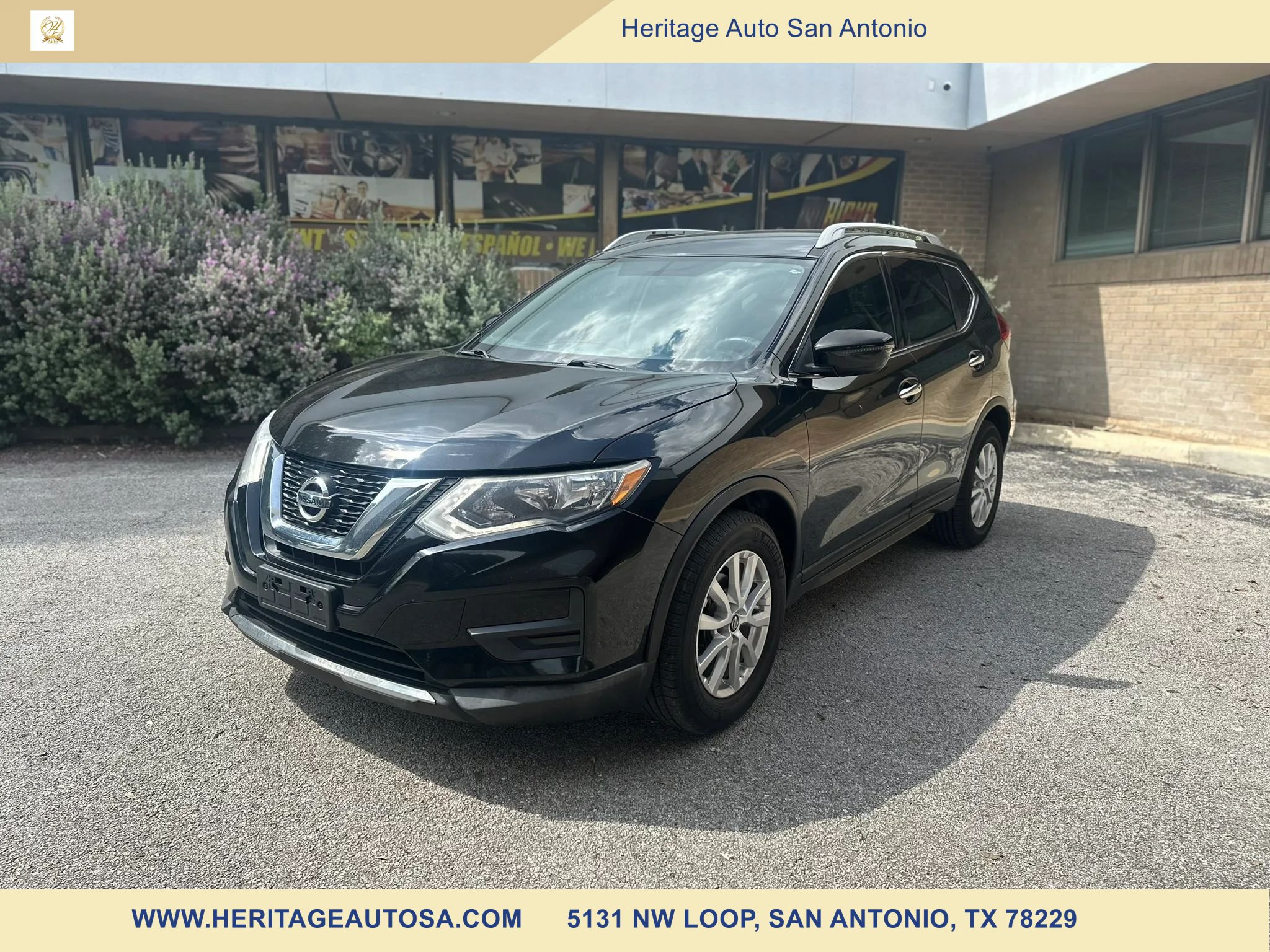 Used 2017 Nissan Rogue SV FWD image 1