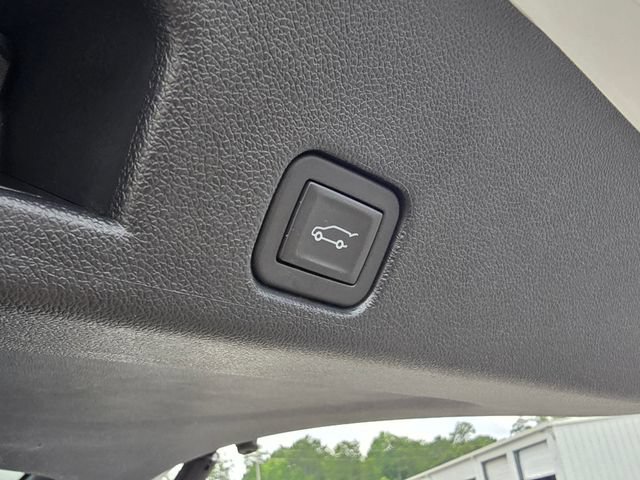Used 2025 Chevrolet Traverse LT w/ LPO, Floor Liner Package FWD image 11