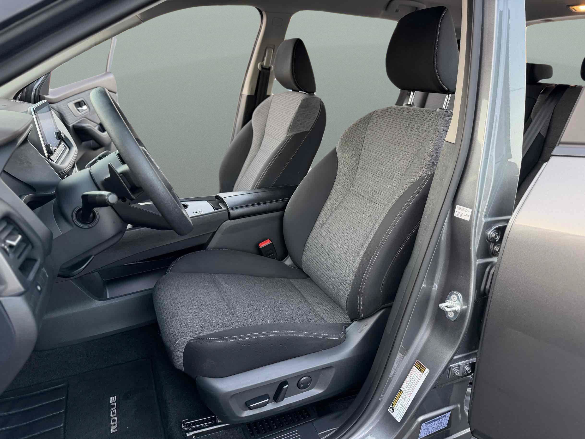 Used 2023 Nissan Rogue SV FWD image 13