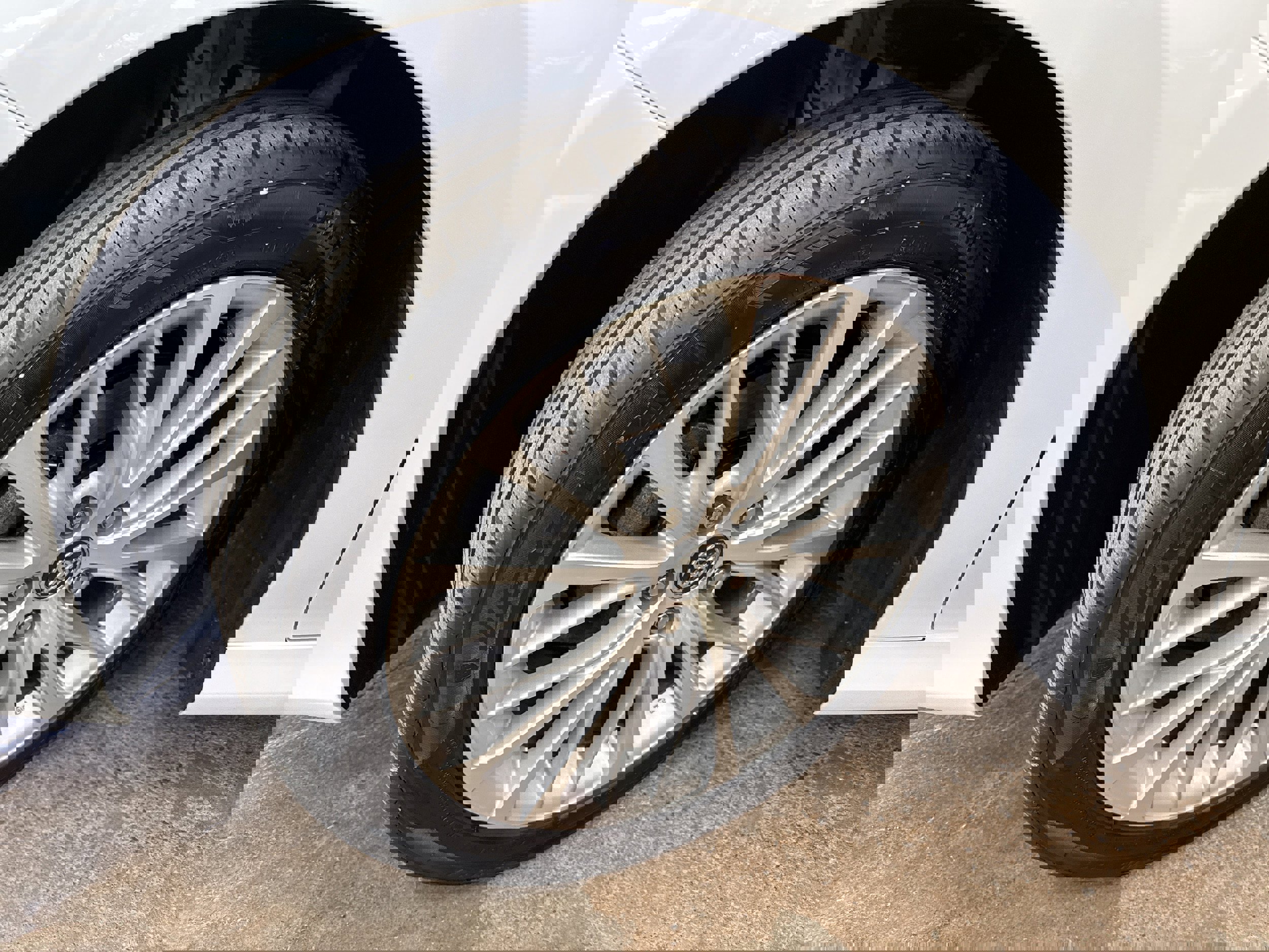 Used 2020 Toyota Camry XLE image 4