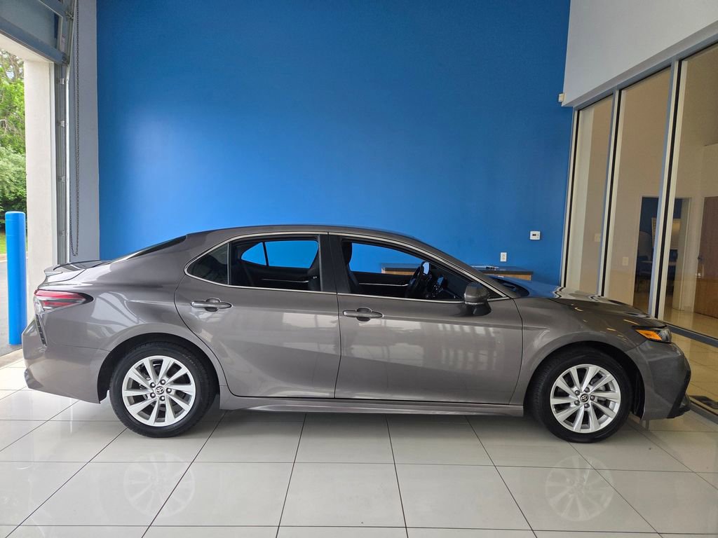 Used 2024 Toyota Camry SE FWD image 5