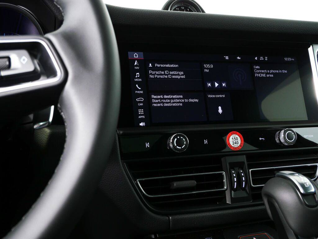 Certified 2026 Porsche Macan AWD/4WD image 12