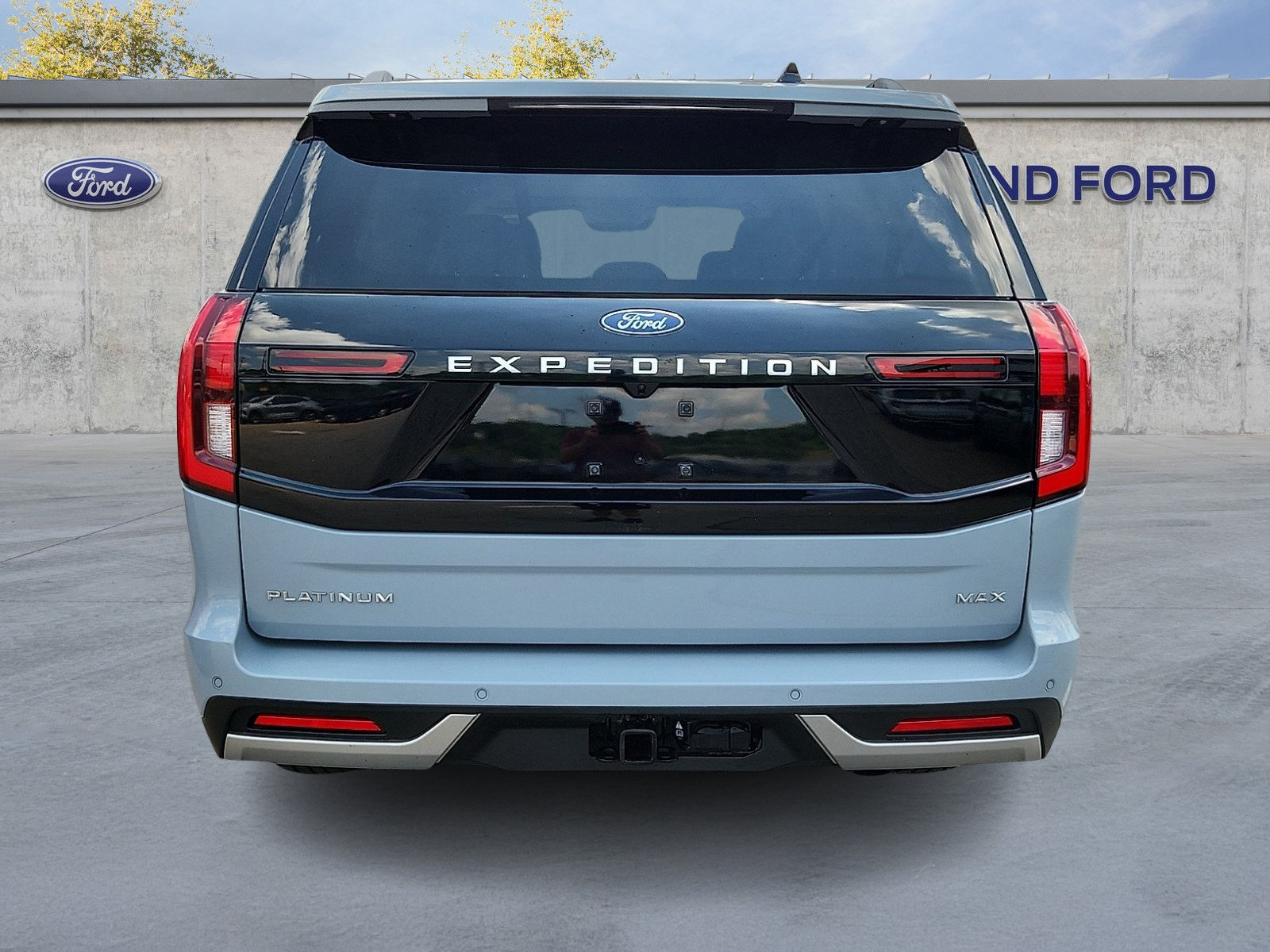 Used 2025 Ford Expedition Max Platinum w/ Driver's Package AWD/4WD image 5