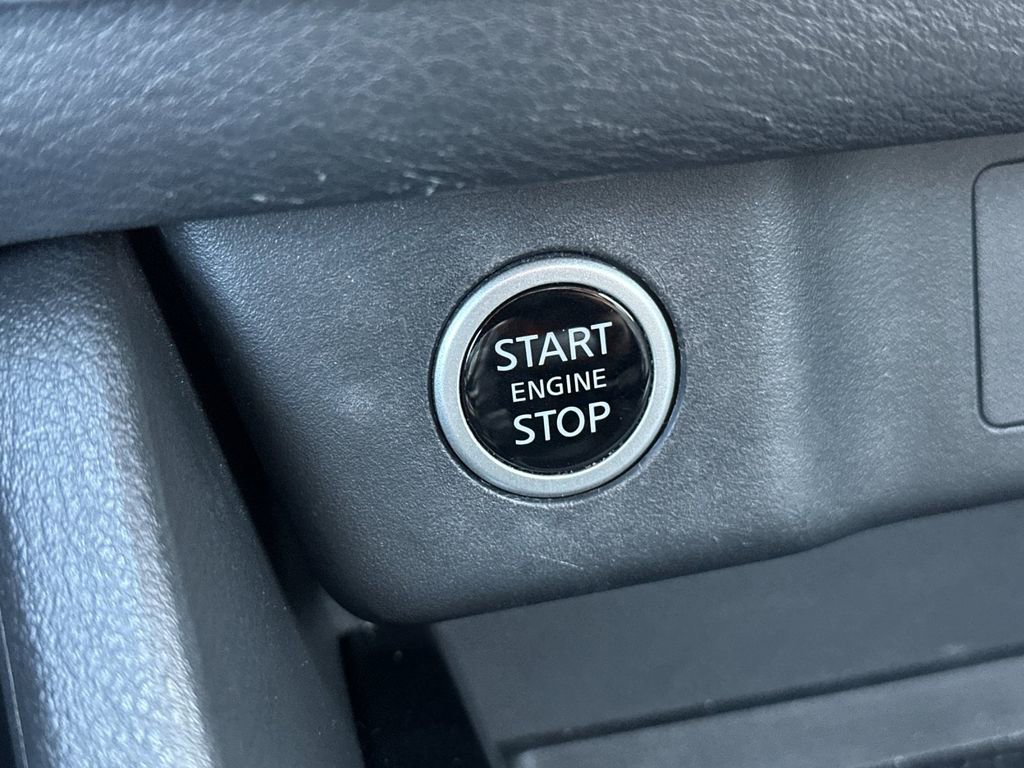 Used 2023 Nissan Rogue SV image 24