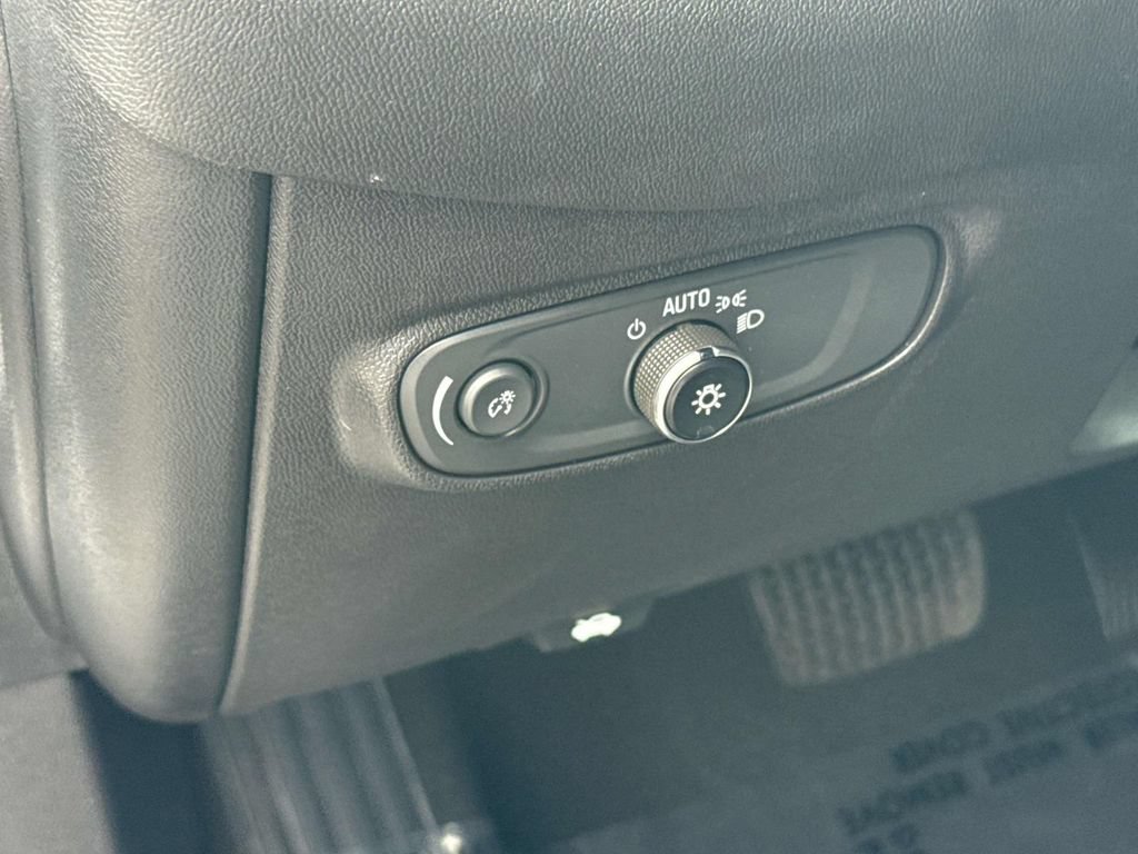 Used 2023 Chevrolet Equinox LT FWD image 28