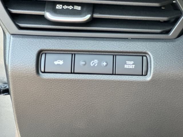 Used 2025 Nissan Altima 2.5 SV image 24