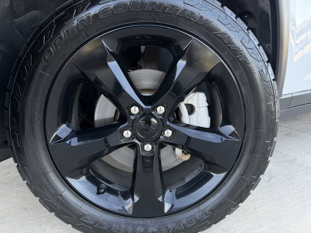 Used 2023 Jeep Grand Cherokee Limited w/ Black Appearance Package RWD image 9