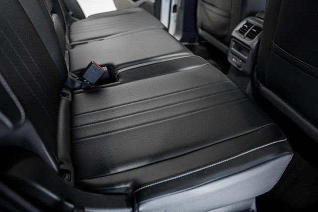 Used 2022 Volkswagen Tiguan SE w/ Panoramic Sunroof Package image 31