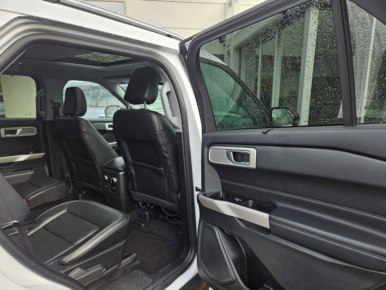 Used 2023 Ford Explorer Limited image 13