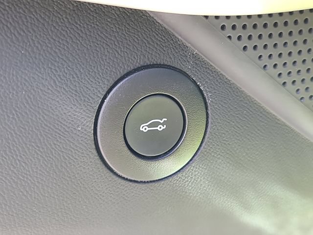Used 2021 Chevrolet Camaro SS RWD image 11