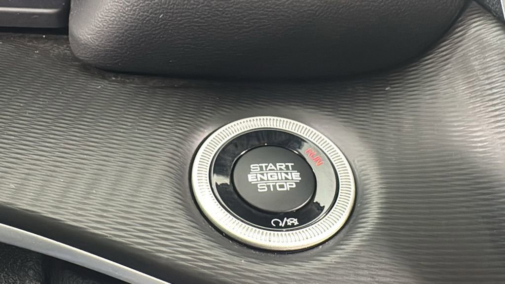 Used 2023 Jeep Grand Cherokee L Laredo image 25