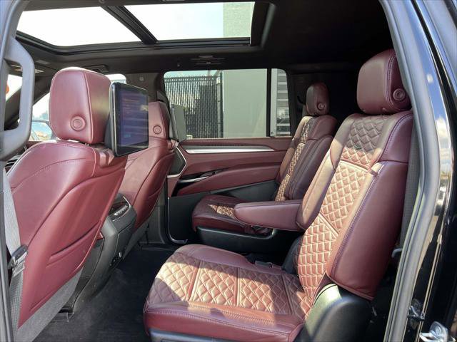 Used 2025 Cadillac Escalade ESV Sport w/ LPO, ONYX Package AWD/4WD image 15