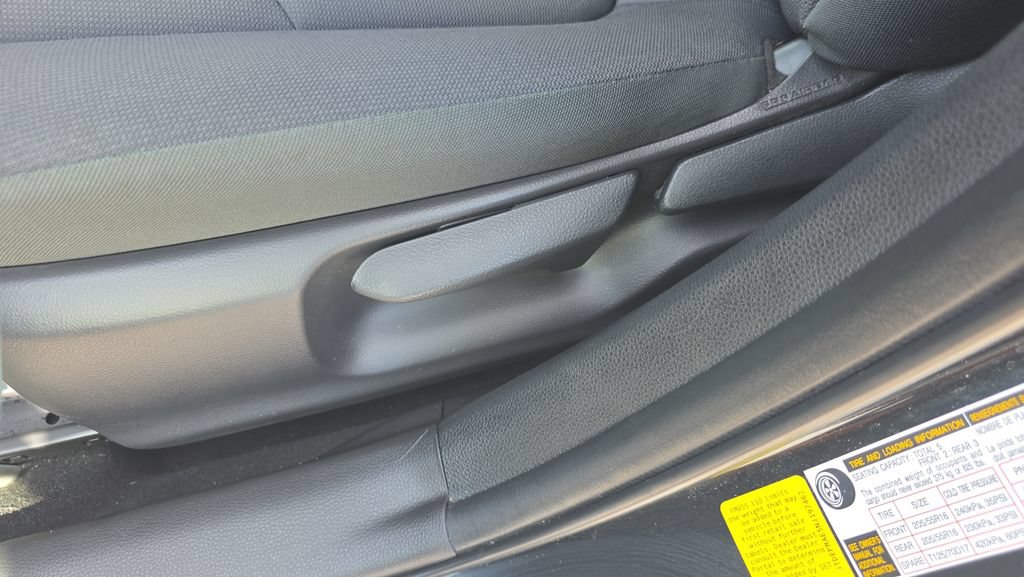 Used 2022 Toyota Corolla LE FWD image 16