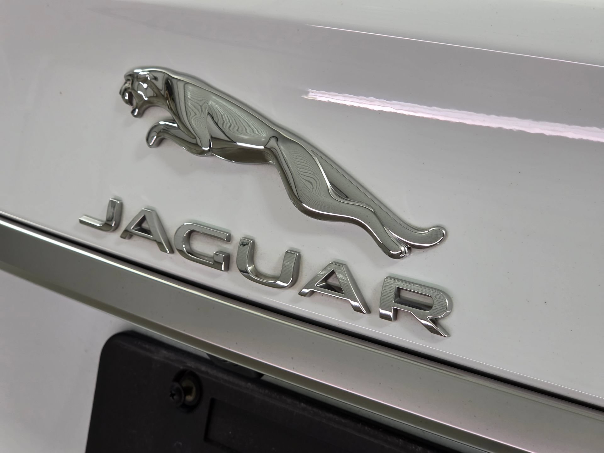 Used 2024 Jaguar XF R-Dynamic SE AWD/4WD image 11