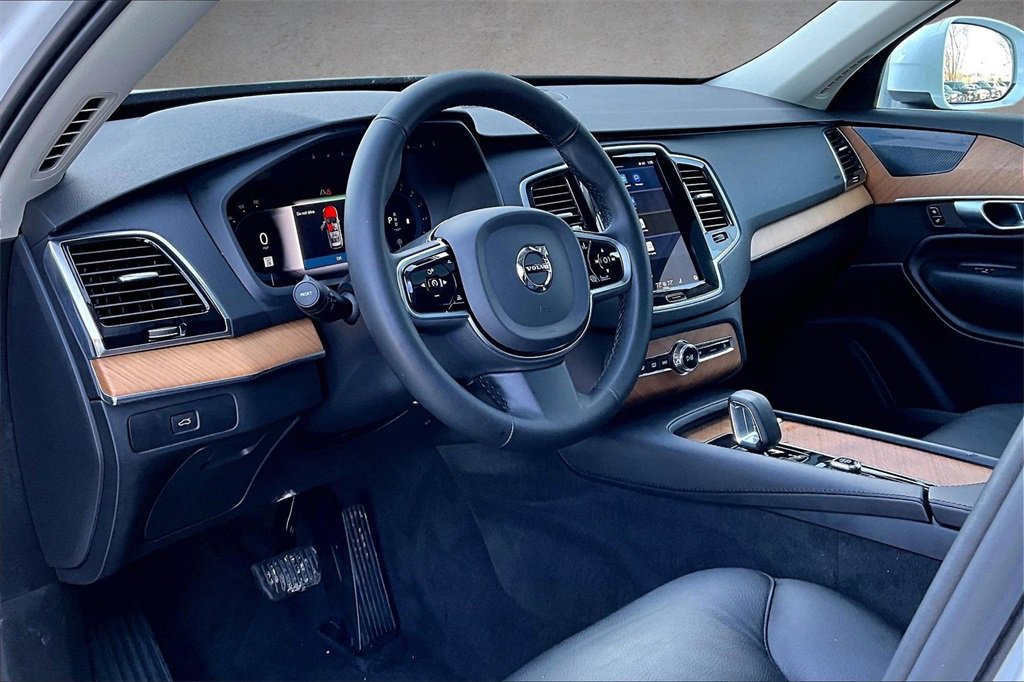 Used 2024 Volvo XC90 B6 Plus w/ Protection Package Premier image 17