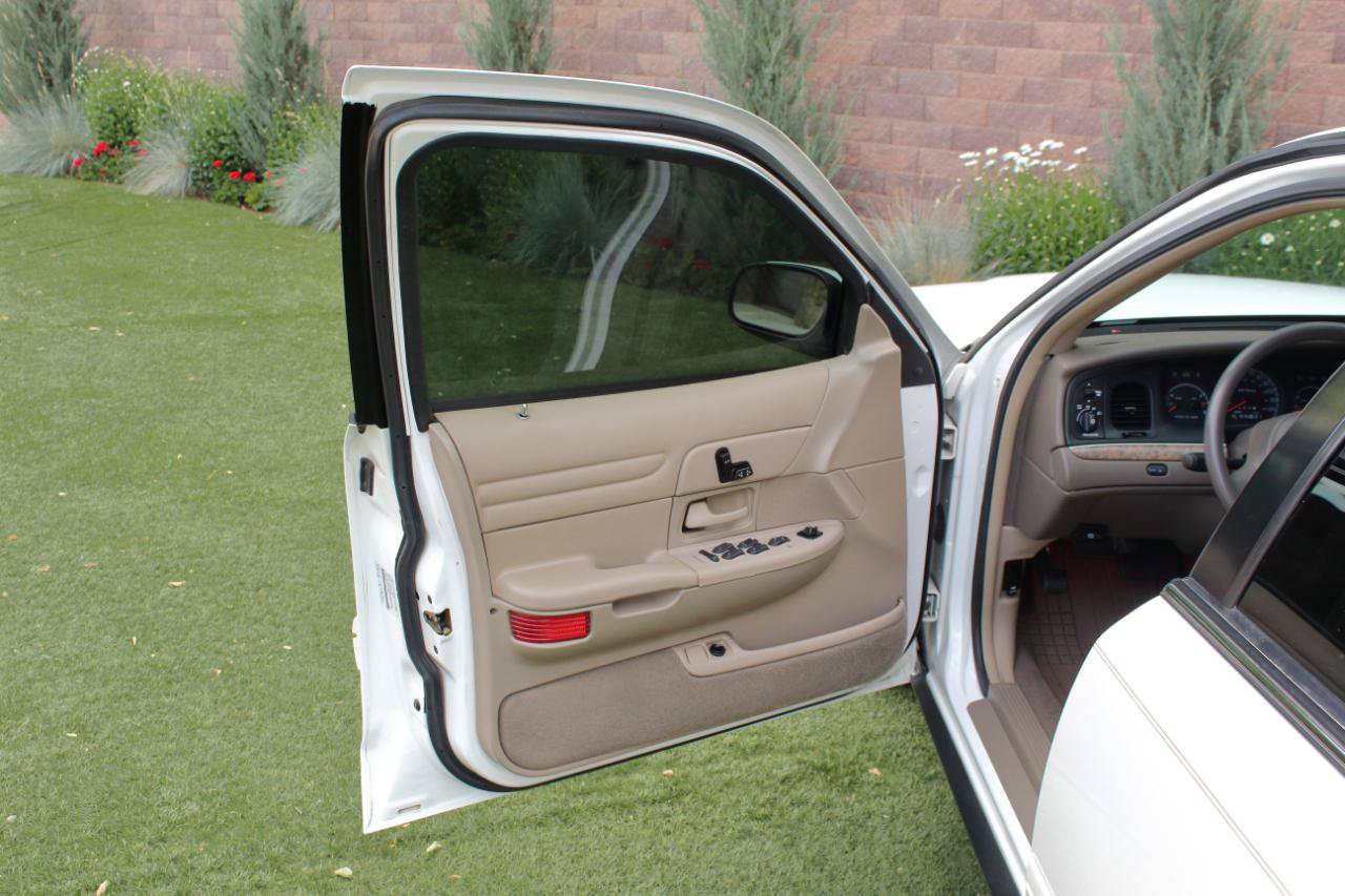 Used 1999 Ford Crown Victoria LX RWD image 38