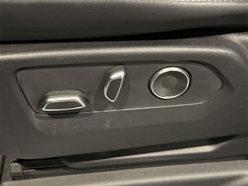 Certified 2024 Cadillac Escalade Premium Luxury image 19