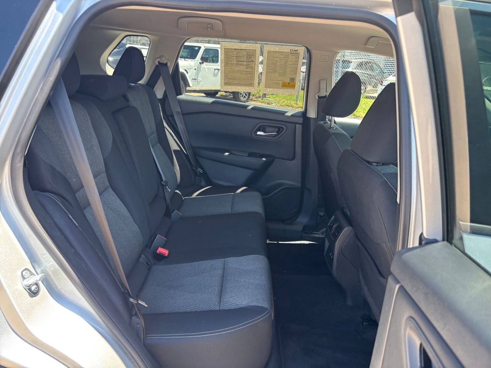 Used 2025 Nissan Rogue SV FWD image 28
