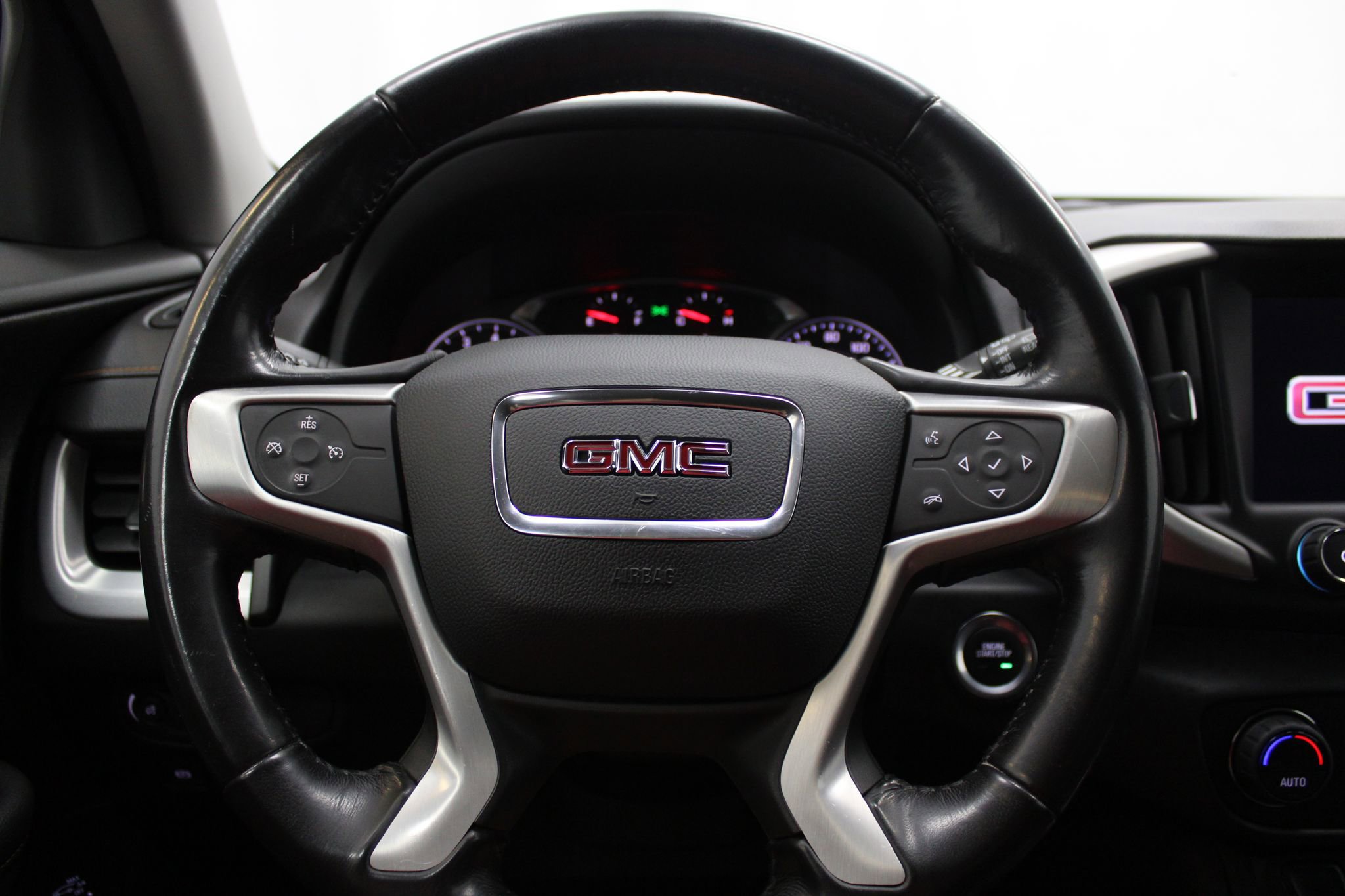 Used 2019 GMC Terrain SLE w/ Driver Convenience Package FWD image 30