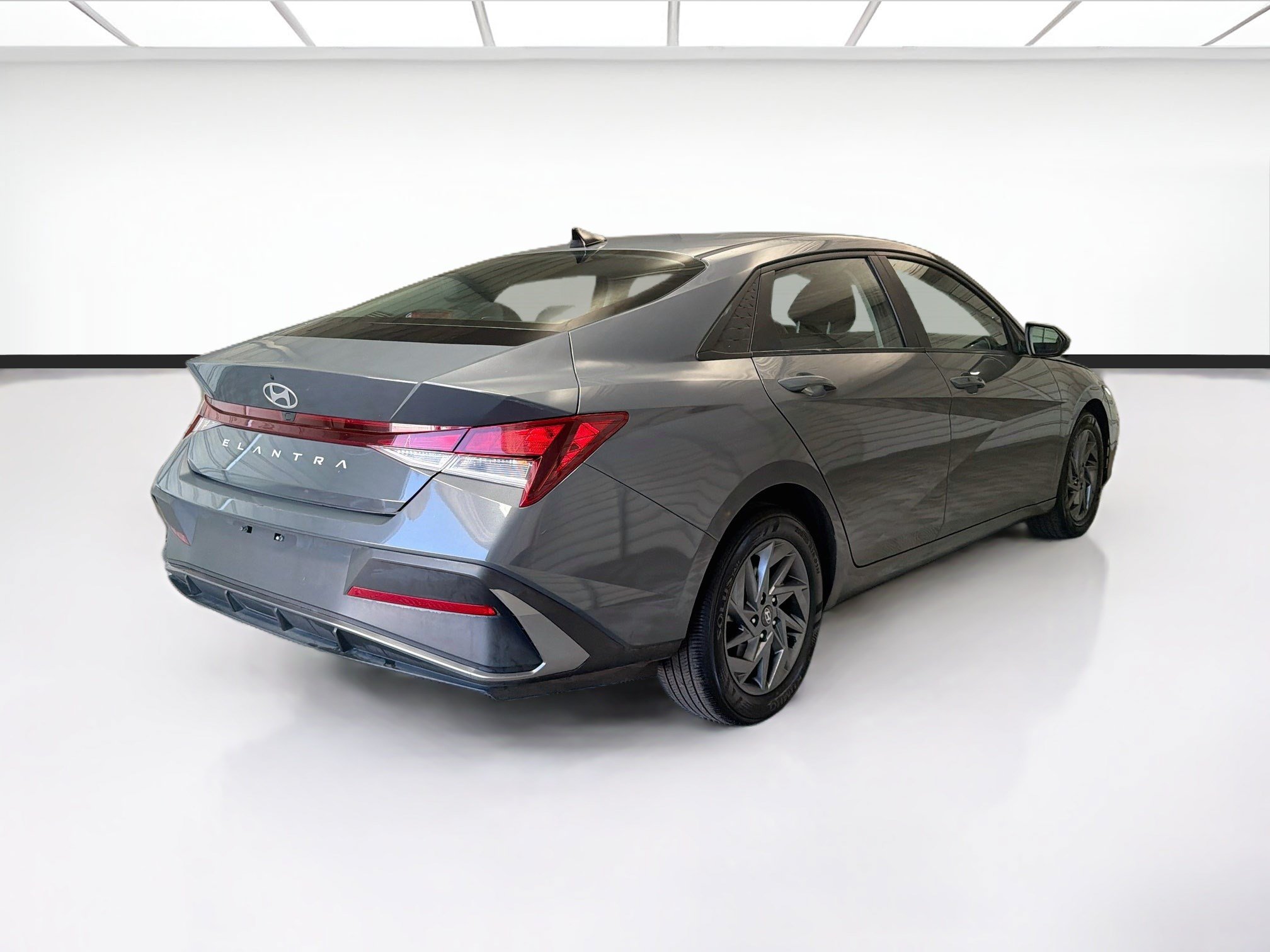 Used 2024 Hyundai Elantra SEL FWD image 4