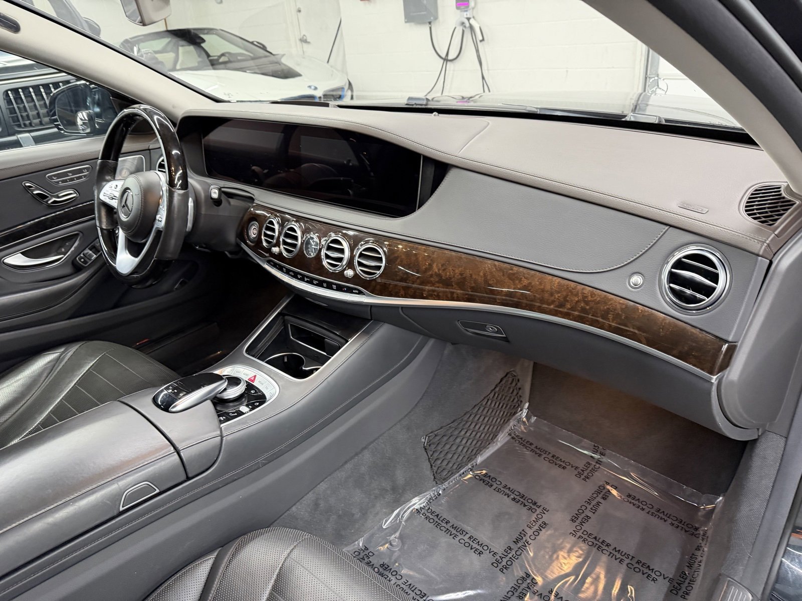 Used 2019 Mercedes-Benz S 560 4MATIC Sedan w/ AMG Line Exterior image 18