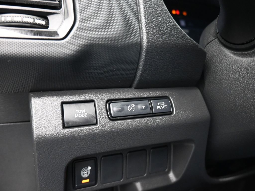 Used 2024 Nissan Frontier PRO-4X w/ Technology Package image 28