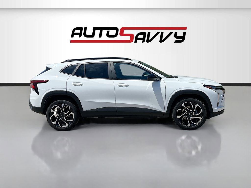 Used 2025 Chevrolet Trax RS w/ Sunroof Package image 8