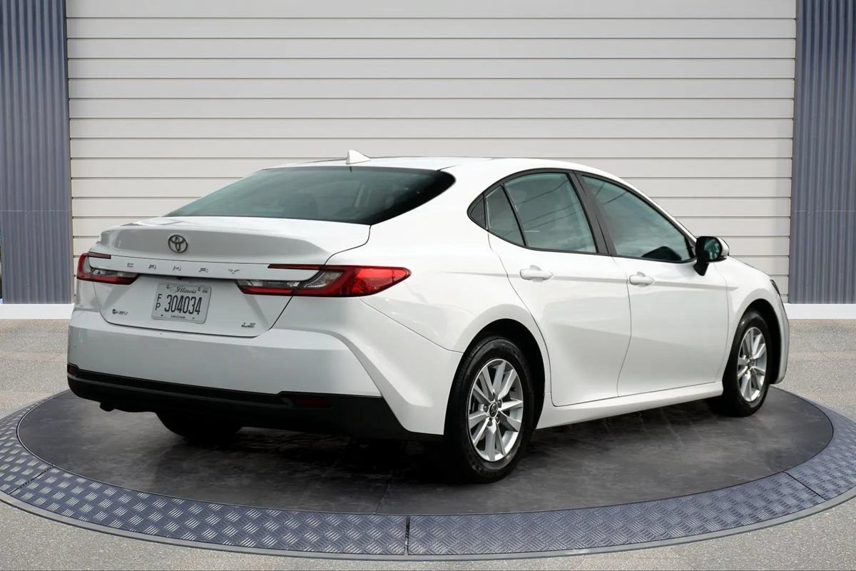 Used 2025 Toyota Camry LE FWD image 7