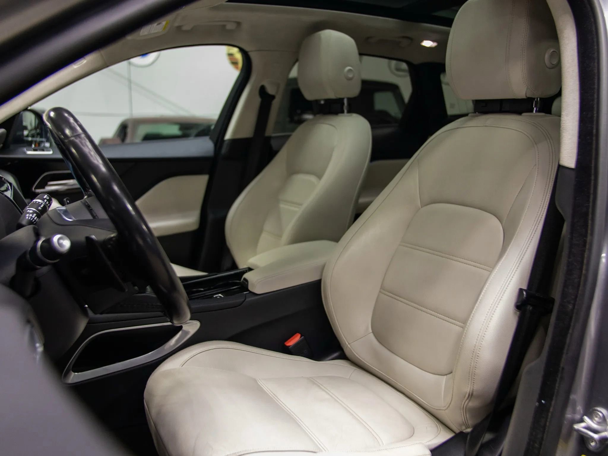 Used 2020 Jaguar F-PACE Prestige image 21