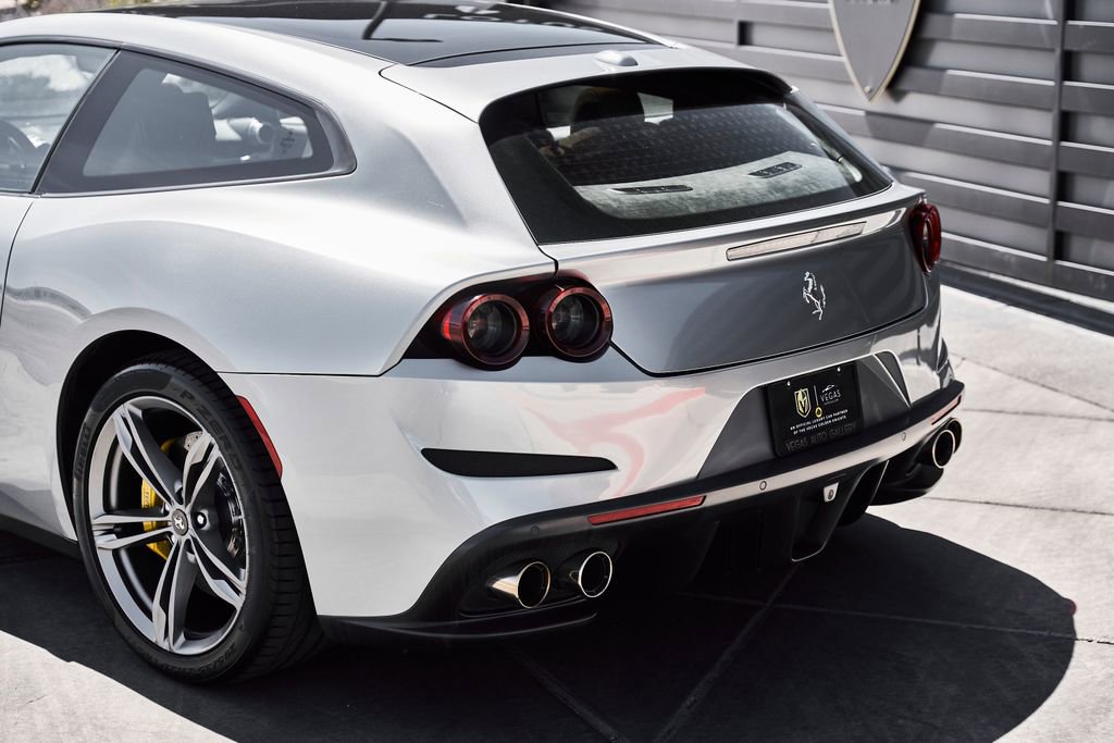Used 2018 Ferrari GTC4Lusso AWD/4WD image 11