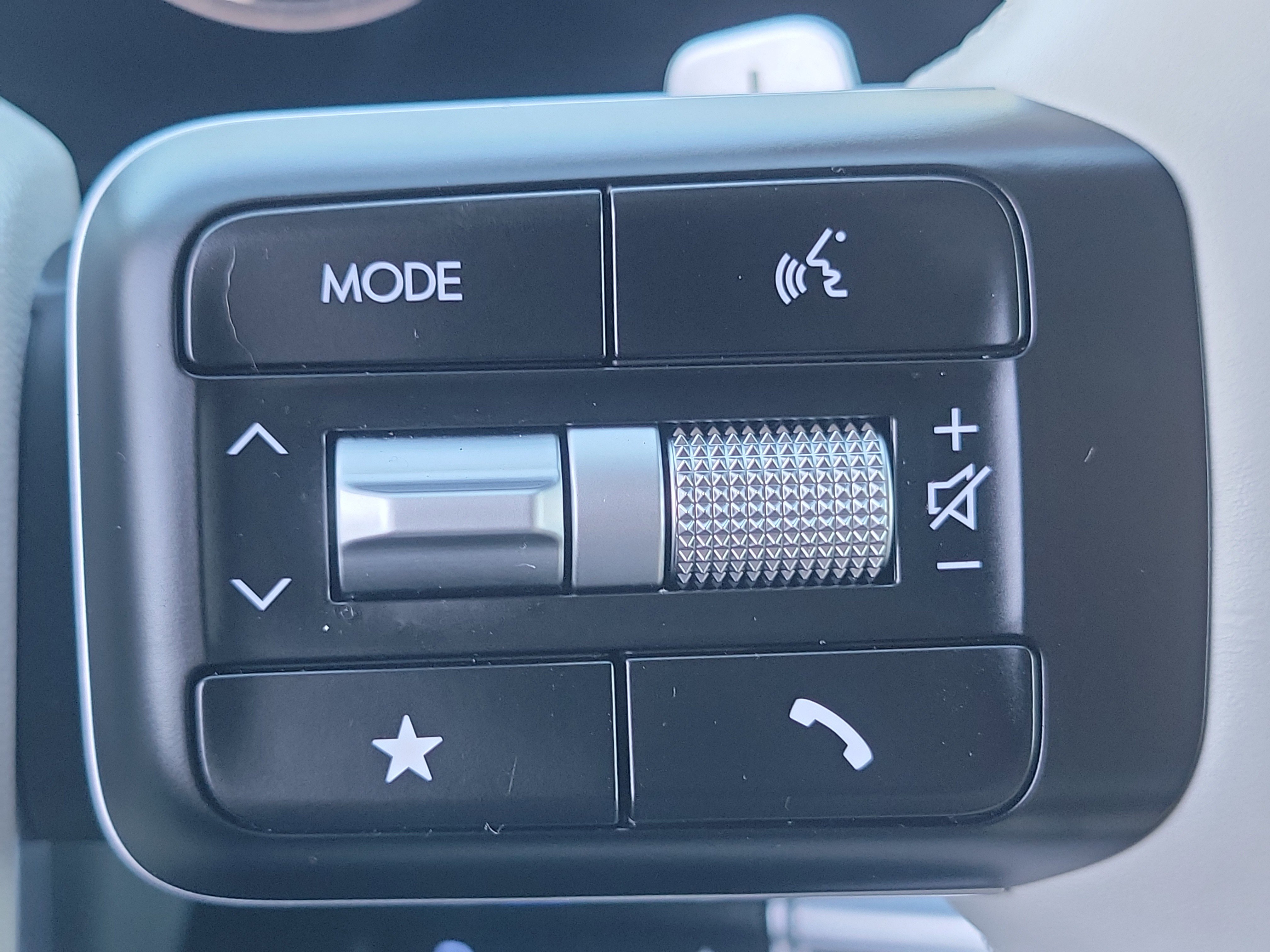 Certified 2026 Hyundai Santa Fe SE image 9