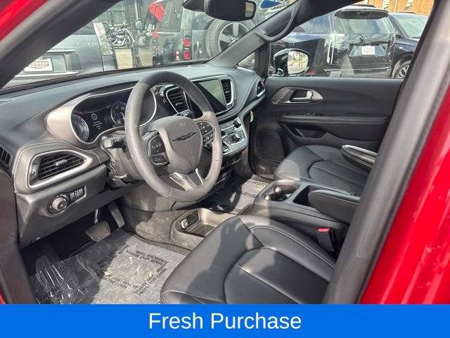 Used 2026 Chrysler Pacifica Select FWD image 4