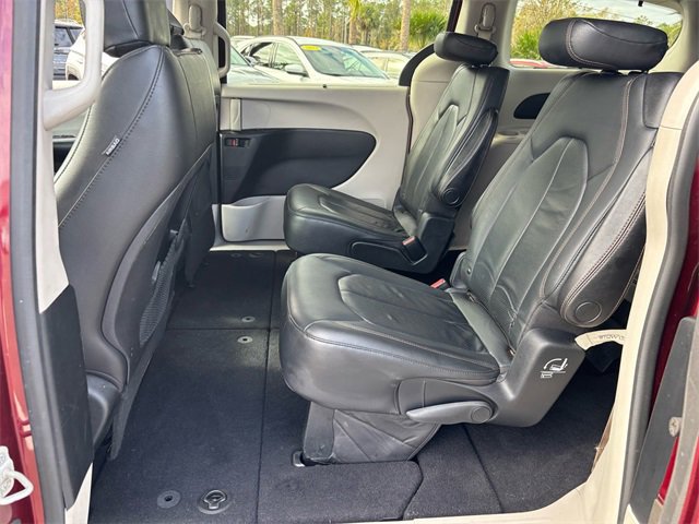 Used 2020 Chrysler Pacifica Touring-L image 6