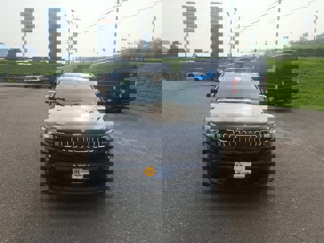 Used 2024 Jeep Compass Latitude image 3