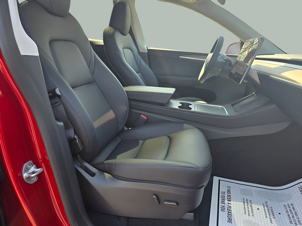 Used 2025 Tesla Model Y Long Range image 18