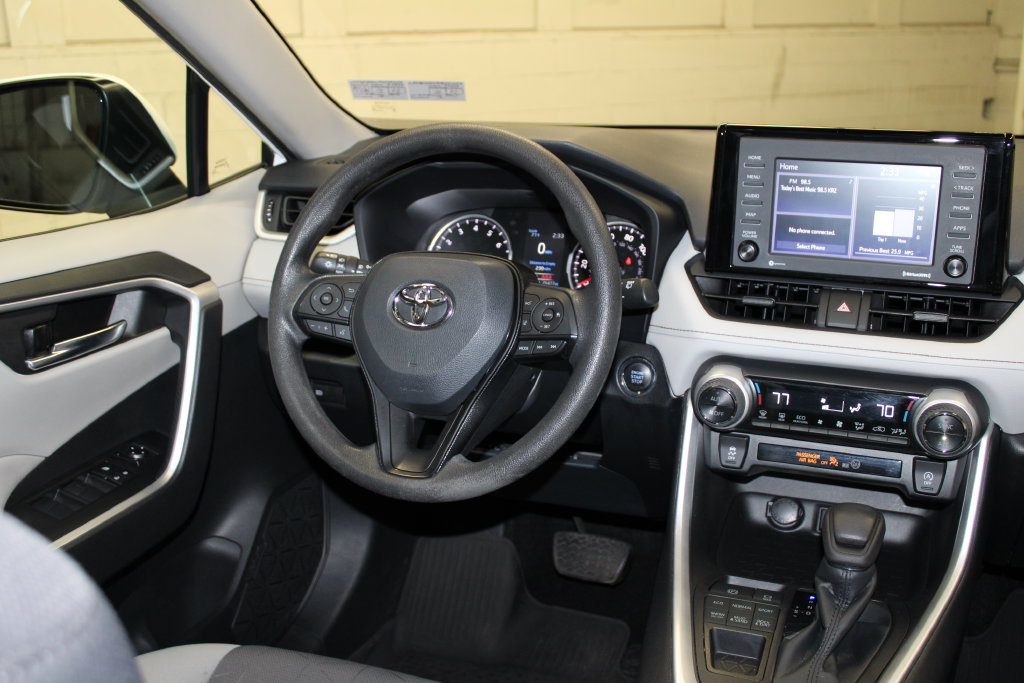 Used 2021 Toyota RAV4 XLE AWD/4WD image 14