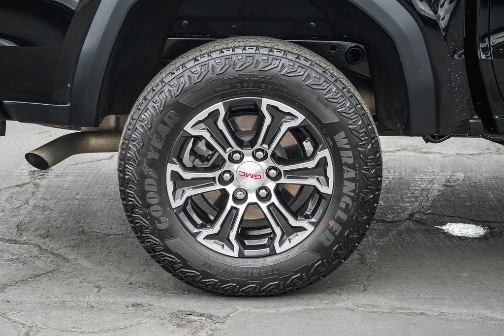 Used 2024 GMC Canyon AT4 w/ Technology Package AWD/4WD image 11