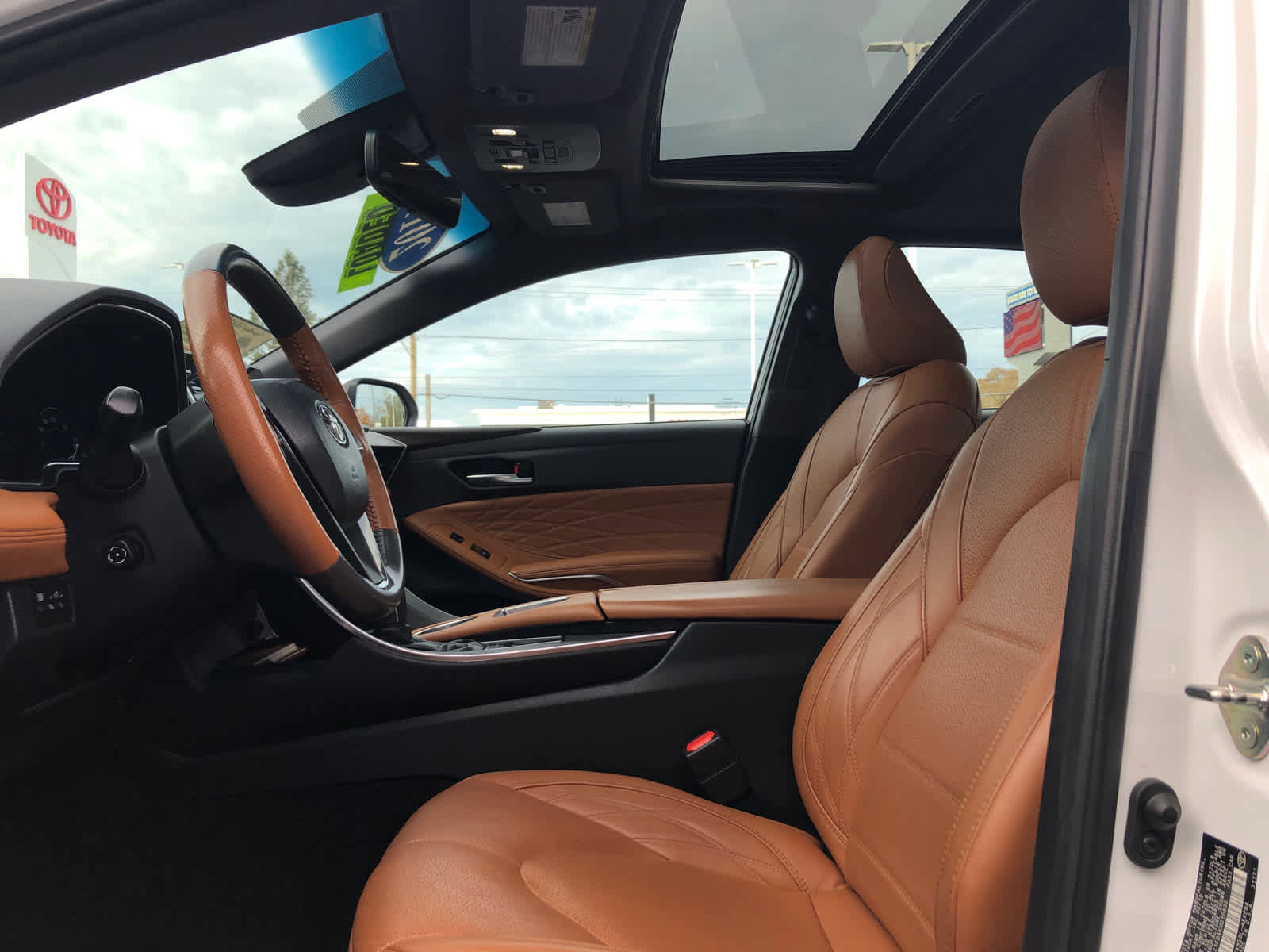 Used 2019 Toyota Avalon Limited image 17